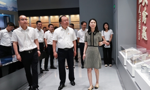 平湖市党政代表团莅临南宫电子游戏调研