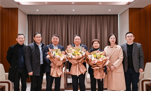 慰问关怀丨桐乡市政协主席陈林根走访慰问南宫电子游戏高端人才